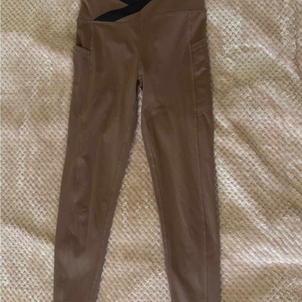 Daisy Fuentes Brown Activewear Top with Black Trim